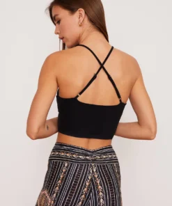 Wolven Zephyr Keyhole Top 6 Wolven Zephyr Keyhole Top